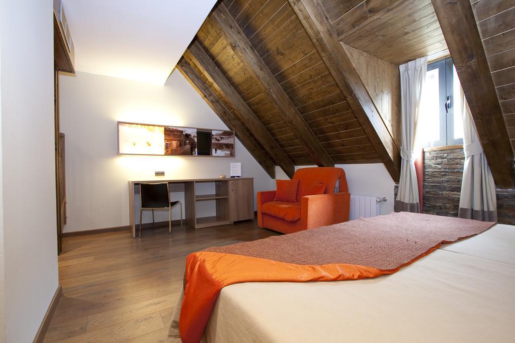 Nubahotel Vielha Quarto foto